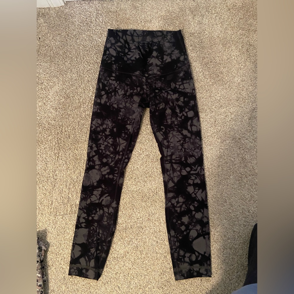 Black tie-dye leggings